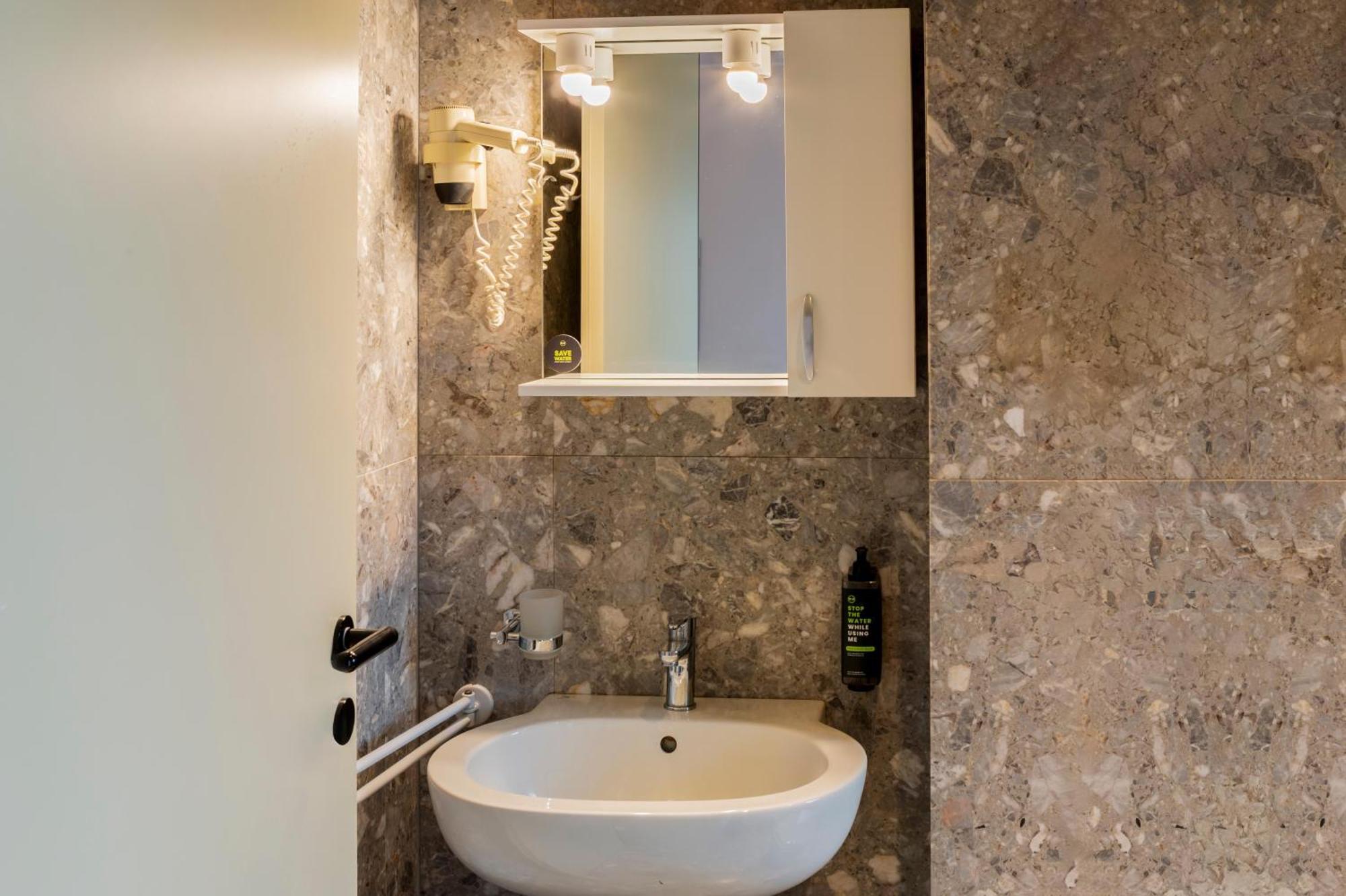 B&B Hotel Bari Rondo Εξωτερικό φωτογραφία